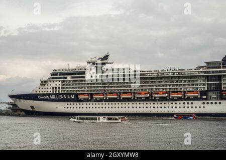 Luxury Liner e (Celebrity Millennium). Luogo di tiro: Yokohama-città prefettura di kanagawa Foto Stock