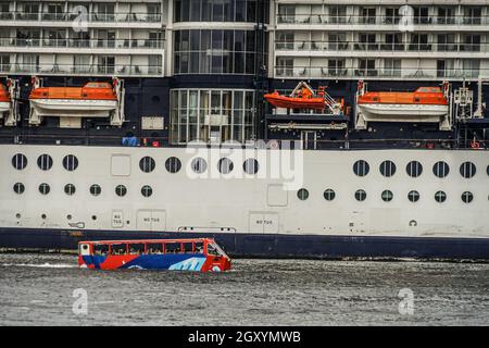 Luxury Liner e (Celebrity Millennium). Luogo di tiro: Yokohama-città prefettura di kanagawa Foto Stock