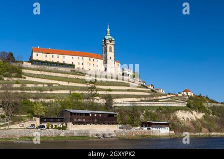 Castello di Melnik sopra la confluenza dei fiumi Elba e Moldava, Boemia Centrale, Repubblica Ceca Foto Stock