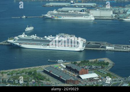 Nave da crociera di lusso ormeggiata nel porto di Yokohama. Luogo di tiro: Yokohama-città prefettura di kanagawa Foto Stock