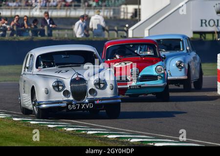 Simon Aldridge, Tony Jardine, Jaguar Mk1, St Mary’s Trophy Race, parti 1 e 2, berline che scesero in pista tra il 1950 e il 1959, Goodwood Rev Foto Stock