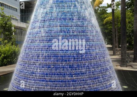 Acqua su mattonella fontana a mosaico nel dettaglio di Lisbona Expo Foto Stock