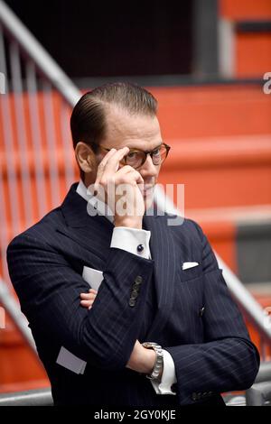 Il principe Daniel visita la Behrn Arena, un'arena di hockey su ghiaccio al coperto, a Orebro, Svezia, il 6 ottobre 2021. La coppia della principessa ereditaria è in visita di un giorno a Orebro. Foto: Pontus Lundahl / TT code 10050 Foto Stock