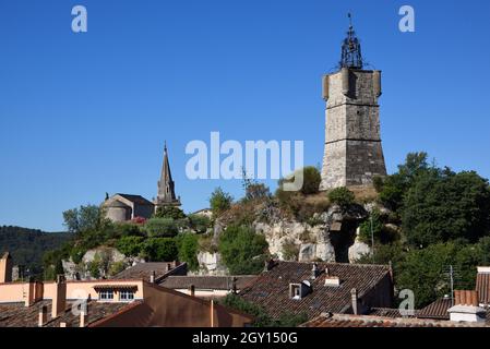Vista della Torre dell'Orologio, Tour de l'Horloge, nel centro storico o quartiere storico di Draguignan Var Provence Francia Foto Stock