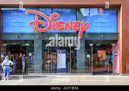 L'esterno del negozio Disney su Oxford Street, Londra, Inghilterra Foto Stock