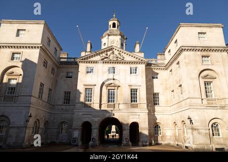 L'edificio Horse Guards a Whitemall a Londra, Inghilterra. Costruito per la Cavalleria domestica, l'edificio ospita il Museo della Cavalleria domestica. Foto Stock