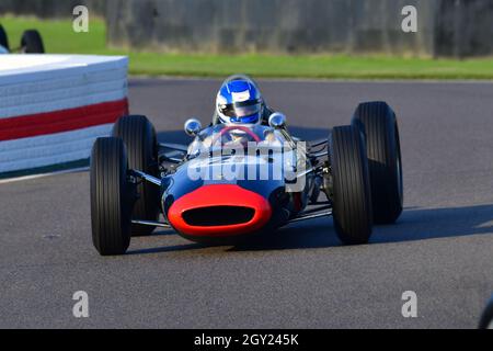 John Milicevic, Lotus-BRM 24, Glover Trophy, 1500cc Grand Prix che ha gareggiato tra il 1961 e il 1965, Goodwood Revival 2021, Goodwood, Chichester, Wes Foto Stock