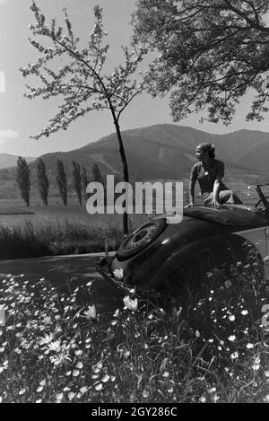 Autofahrer bei einem Ausflug nach San Märgen im Südschwarzwald, Deutschland 1930er Jahre. I conducenti di auto su un viaggio a San Märgen nella Foresta Nera meridionale, Germania 1930s. Foto Stock