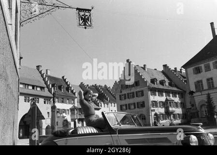 Autofahrer bei einem Ausflug nach San Märgen im Südschwarzwald, Deutschland 1930er Jahre. I conducenti di auto su un viaggio a San Märgen nella Foresta Nera meridionale, Germania 1930s. Foto Stock