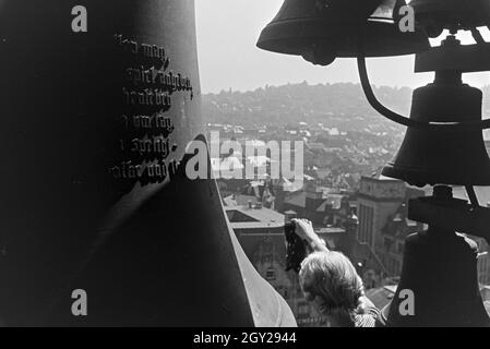 Blick über die Stuttgarter Innenstadt vom alten Rathaus, das im Zweiten Weltkrieg zerstört wurde, Deutschland 1930er Jahre. Vista sulla parte interna della città di Stoccarda dal vecchio municipio che era stato distrutto durante la Seconda guerra mondiale la Germania 1930s. Foto Stock