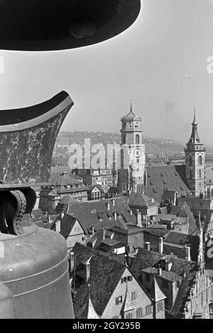 Blick über die Stuttgarter Innenstadt vom alten Rathaus, das im Zweiten Weltkrieg zerstört wurde, Deutschland 1930er Jahre. Vista sulla parte interna della città di Stoccarda dal vecchio municipio che era stato distrutto durante la Seconda guerra mondiale la Germania 1930s. Foto Stock