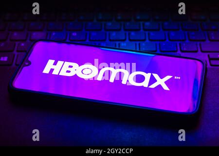 Brasile. 06 ottobre 2021. In questa figura è mostrato il logo HBO Max visualizzato sullo smartphone. Credit: SOPA Images Limited/Alamy Live News Foto Stock