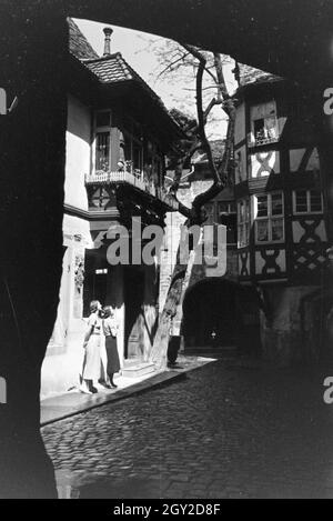 Ein Ausflug nach Neustadt an der Weinstrasse, Deutsches Reich 1930er Jahre. Una escursione a Neustadt an der Weinstrasse; Germania 1930s. Foto Stock