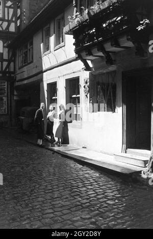 Ein Ausflug nach Neustadt an der Weinstrasse, Deutsches Reich 1930er Jahre. Una escursione a Neustadt an der Weinstrasse; Germania 1930s. Foto Stock