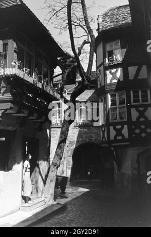 Ein Ausflug nach Neustadt an der Weinstrasse, Deutsches Reich 1930er Jahre. Una escursione a Neustadt an der Weinstrasse; Germania 1930s. Foto Stock