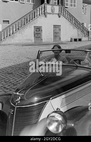 Ein Ausflug nach Deidesheim in der Pfalz, Deutsches Reich 1930er Jahre. Una escursione a Deidesheim nel Palatinato; Germania 1930s. Foto Stock