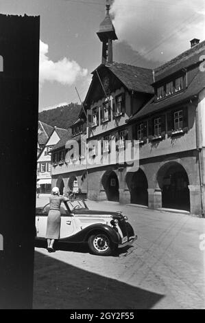 Ein Ausflug nach Alpirsbach im Schwarzwald, Deutsches Reich 1930er Jahre. Una escursione a Alpirsbach nella Foresta Nera, Germania 1930s. Foto Stock