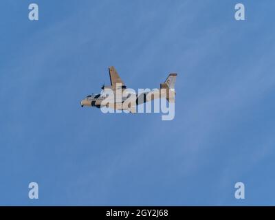 Madrid, Spagna. 6 ottobre 2021. Casa CN-235 300 MPA della Guardia civile spagnola durante le prove del Flypassato dell'Aeronautica militare spagnola di diversi tipi di aerei sul cielo di Madrid, preparando le celebrazioni della Giornata Nazionale Spagnola che si terrà il 12 ottobre. © Valentin Sama-Rojo/Alamy Live News. Foto Stock