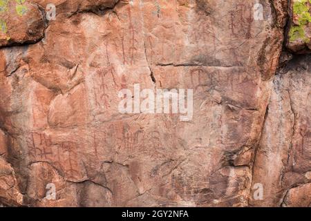 Dipinti preistorici al rifugio di roccia di San Blas, Sierra de San Pedro. Alburquerque, Badajoz, Extremadura, Spagna Foto Stock