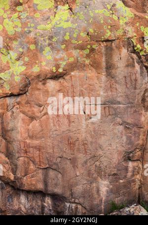 Dipinti preistorici al rifugio di roccia di San Blas, Sierra de San Pedro. Alburquerque, Badajoz, Extremadura, Spagna Foto Stock