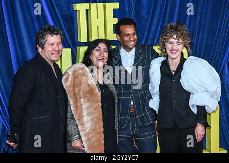 Londra, Regno Unito. 06 ottobre 2021. Gurinder Chadha e Paul Mayeda Berges hanno partecipato al 'The Harder They Fall' Opening Night Gala - 65th BFI London Film Festival, Southbank Centre, Londra, Regno Unito. 6 ottobre 2021. Credit: Picture Capital/Alamy Live News Foto Stock