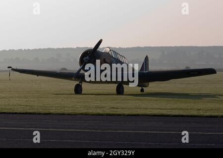 Royal Air Force RAF North American AT6 Harvard al Flying Legends Duxford Airshow Foto Stock