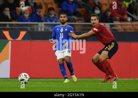 Milano, Italia. 06 ottobre 2021. Lorenzo Insigne (Italia)Cesar Azpilicueta (Spagna) Durante la partita UEFA 'Nations League 2020-2021' tra Italia 1-2 Spagna allo Stadio Giuseppe Meazza il 6 ottobre 2021 a Milano. (Foto di Maurizio Borsari/AFLO) Credit: AFLO Co. Ltd./Alamy Live News Foto Stock