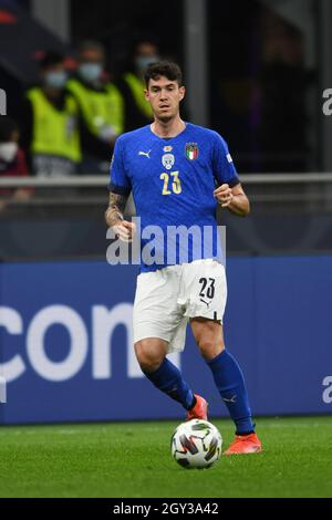 Milano, Italia. 06 ottobre 2021. Alessandro Bastoni (Italia) Durante la partita UEFA 'Nations League 2020-2021' tra Italia 1-2 Spagna allo Stadio Giuseppe Meazza il 6 ottobre 2021 a Milano. (Foto di Maurizio Borsari/AFLO) Credit: AFLO Co. Ltd./Alamy Live News Foto Stock