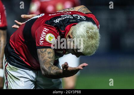 Braganca Paulista, Brasile. 06 ottobre 2021. Pedro di Flamengo durante la partita di calcio Campeonato Brasileiro tra Red Bull Bragantino e Flamengo allo stadio Nabi Abi Cheddid di Braganca Paulista, SP, Brasile. Credit: SPP Sport Press Photo. /Alamy Live News Foto Stock