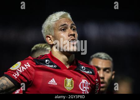Braganca Paulista, Brasile. 06 ottobre 2021. Pedro di Flamengo durante la partita di calcio Campeonato Brasileiro tra Red Bull Bragantino e Flamengo allo stadio Nabi Abi Cheddid di Braganca Paulista, SP, Brasile. Credit: SPP Sport Press Photo. /Alamy Live News Foto Stock