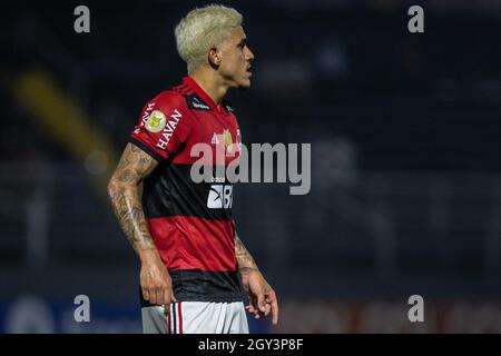 Braganca Paulista, Brasile. 06 ottobre 2021. Pedro di Flamengo durante la partita di calcio Campeonato Brasileiro tra Red Bull Bragantino e Flamengo allo stadio Nabi Abi Cheddid di Braganca Paulista, SP, Brasile. Credit: SPP Sport Press Photo. /Alamy Live News Foto Stock