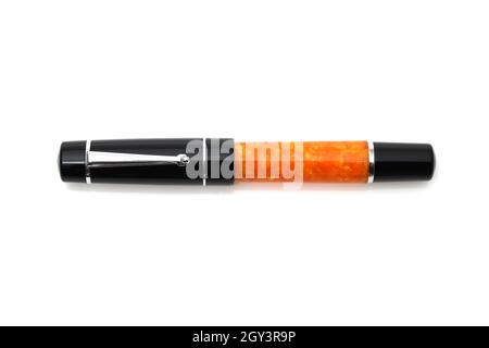 splendidi dettagli di una penna stilografica isolata su sfondo bianco Foto Stock