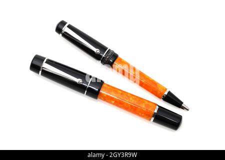 splendidi dettagli di una penna stilografica isolata su sfondo bianco Foto Stock