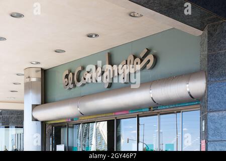 VALENCIA, SPAGNA - 05 OTTOBRE 2021: El Corte Ingles è una catena di grandi magazzini spagnoli. È uno dei maggiori gruppi di grandi magazzini in Europa Foto Stock