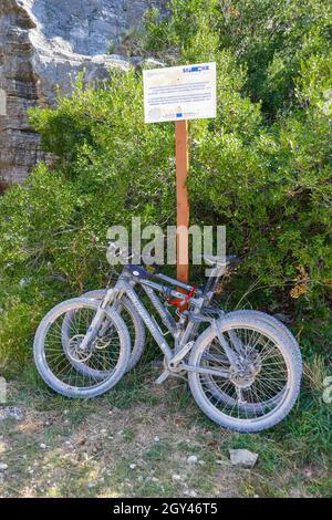 Biciclette a Rovigno, Istria, Croazia, Mare Adriatico, Europa Foto Stock