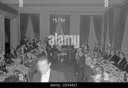 Offizielle und Granden der Mainzer Fastnacht feiern die Kampagne 1938. Funzionari e presidenti celebra il carnevale 1938 presso la città di Magonza. Foto Stock