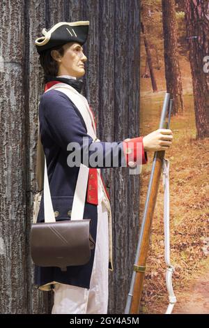 Un diorama di un soldato dell'epoca coloniale in piedi guardia. Presso il museo dei trasporti dell'esercito degli Stati Uniti a Fort Eustis, Virginia. Foto Stock