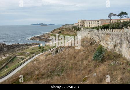 Hotel Parador di lusso a Baiona all'interno del Castello di Monterreal, Galizia, Spagna. Foto Stock