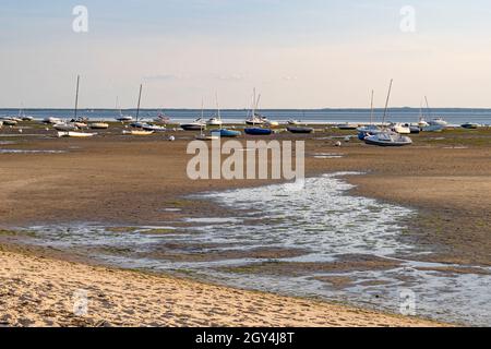 Atmosfera serale a bassa marea ad Andernos-les-Bains al bassin d'Arcachon, Francia Foto Stock