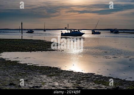 Atmosfera serale a bassa marea ad Andernos-les-Bains al bassin d'Arcachon, Francia Foto Stock