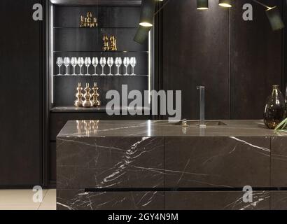 Banco da cucina di lusso con accessori Foto Stock