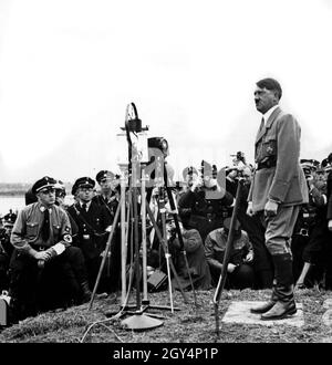 Adolf Hitler alla cerimonia rivoluzionaria per l'autostrada tra Francoforte e Mannheim. [traduzione automatizzata] Foto Stock