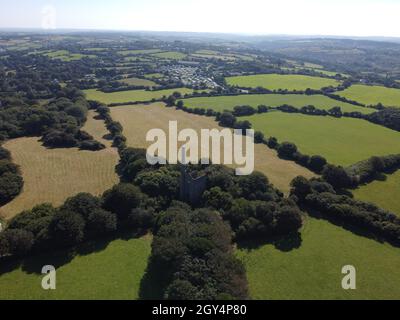 Vecchie rovine minerarie sul sentiero bissoe tra united Downs e Unity Woods cornwall uk Foto Stock