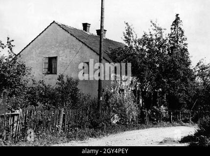 Adolf Hitler visse in questa casa con la sua famiglia per diversi anni durante la sua giovinezza piuttosto instabile. I suoi genitori Alois e Klara avevano comprato la casa a Leonding vicino a Linz dopo la nascita di Hitler. [traduzione automatizzata] Foto Stock