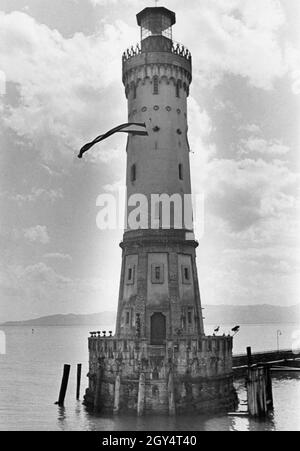 Il nuovo faro è il faro più meridionale della Germania e si trova all'uscita del porto di Lindau sul lago di Costanza. La foto è stata scattata nel 1935. [traduzione automatizzata] Foto Stock