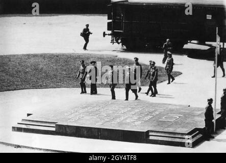 Negoziati d'armistizio tra Francia e Germania a Compiègne: Arrivo di Adolf Hitler. [traduzione automatizzata] Foto Stock