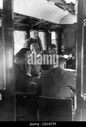 Negoziati d'armistizio tra Francia e Germania a Compiègne: Durante i negoziati nel trasporto ferroviario storico. [traduzione automatizzata] Foto Stock