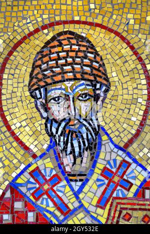 Londra, Inghilterra, Regno Unito. Cattedrale Greco-Ortodossa della Divina Sapienza / Hagia Sophia: Via Mosca, Bayswater. Mosaico all'ingresso: Saint Spyridon, bis Foto Stock