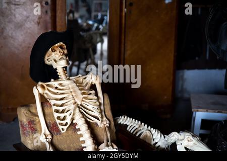 un manichino di una padella umana in primo piano. Foto Stock