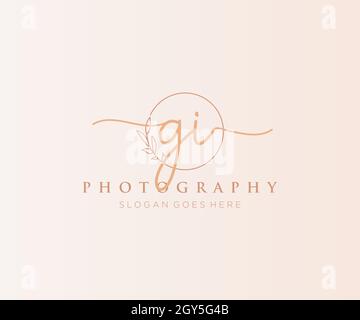 Logo femminile GI. Utilizzabile per la natura, salone, centro benessere, cosmetici e loghi di bellezza. Elemento modello di disegno con logo a vettore piatto. Illustrazione Vettoriale